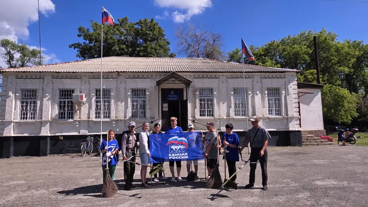 В пгт Новодарьевка прошел субботник в рамках акции "Чистая страна" В пгт Новодарьевка прошел субботник в рамках акции "Чистая страна"