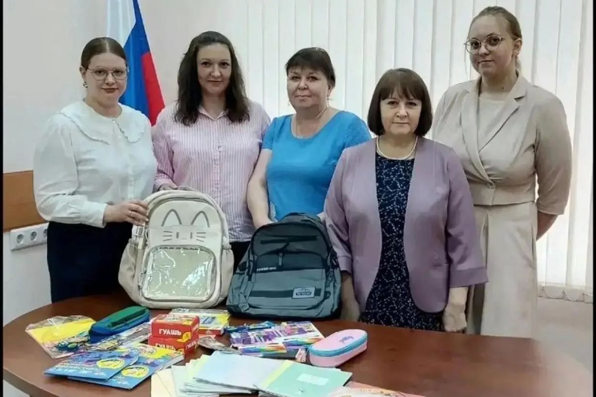 Ведомства Красноярского края собрали 450 ранцев с канцелярией для школьников Свердловского округа ЛНР Ведомства Красноярского края собрали 450 ранцев с канцелярией для школьников Свердловского округа ЛНР