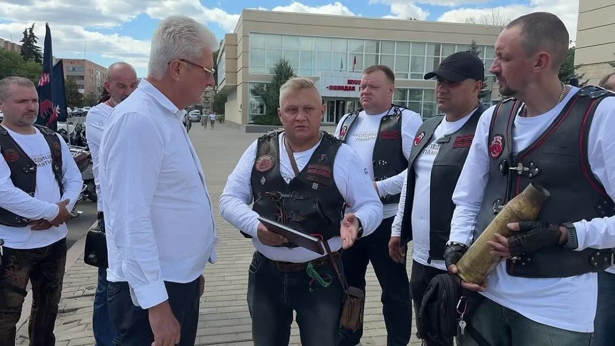 Сегодня имел честь встретиться с делегацией мотопробега «Экспедиция памяти» из Санкт-Петербурга, прибывшей в Донбасс