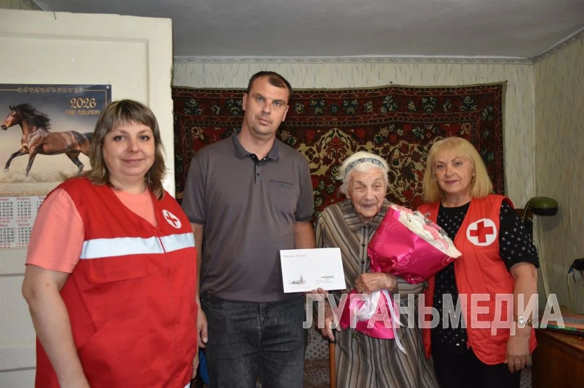 В Перевальске поздравили 100-летнего юбиляра В Перевальске поздравили 100-летнего юбиляра