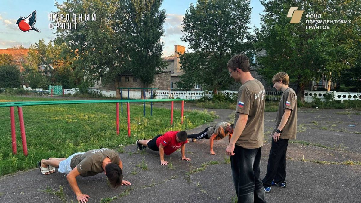 Снегири вышли на летнюю площадку, чтобы провести энергичную разминку на свежем воздухе! Снегири вышли на летнюю площадку, чтобы провести энергичную разминку на свежем воздухе!