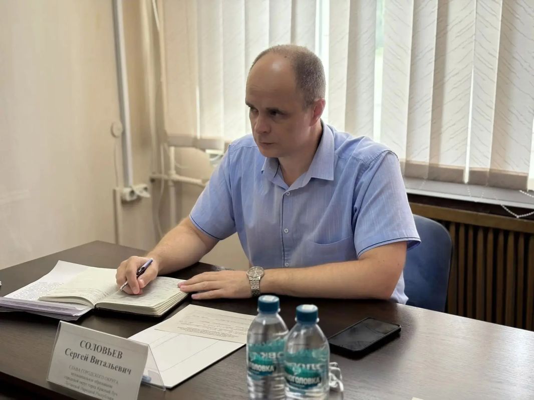 Сегодня провел очередной прием граждан по личным вопросам Сегодня провел очередной прием граждан по личным вопросам