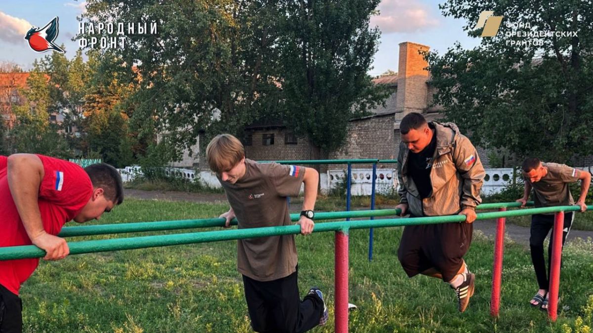 Снегири вышли на летнюю площадку, чтобы провести энергичную разминку на свежем воздухе! Снегири вышли на летнюю площадку, чтобы провести энергичную разминку на свежем воздухе!