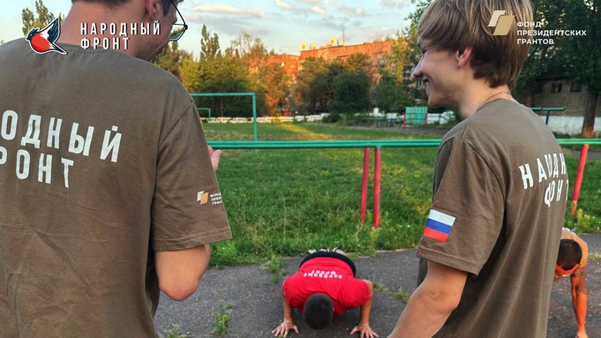 Снегири вышли на летнюю площадку, чтобы провести энергичную разминку на свежем воздухе!