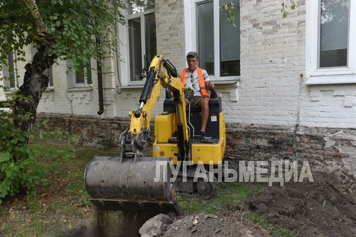 В Новопскове начался капитальный ремонт фасада модельной библиотеки В Новопскове начался капитальный ремонт фасада модельной библиотеки