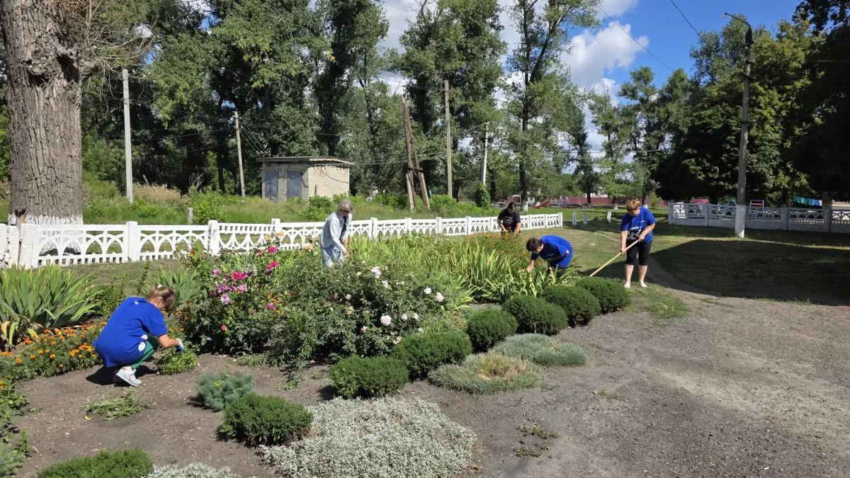 В пгт Новодарьевка прошел субботник в рамках акции "Чистая страна" В пгт Новодарьевка прошел субботник в рамках акции "Чистая страна"