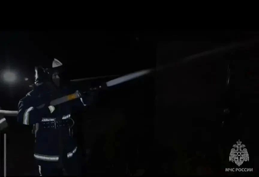 В Антраците этой ночью загорелся легковой автомобиль В Антраците этой ночью загорелся легковой автомобиль