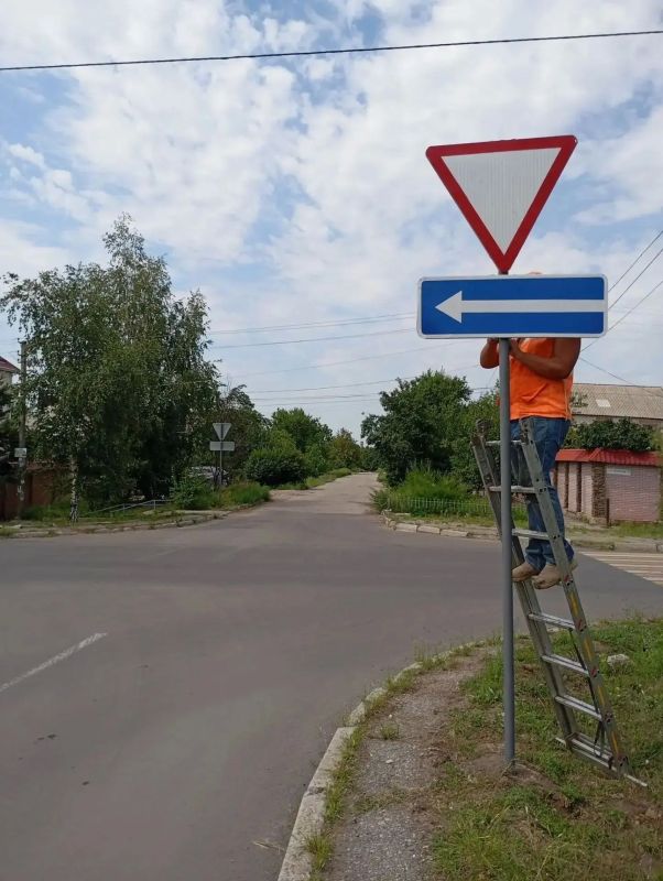 На улице имени 21-го МЮДа установили 2 новых павильона ожидания На улице имени 21-го МЮДа установили 2 новых павильона ожидания