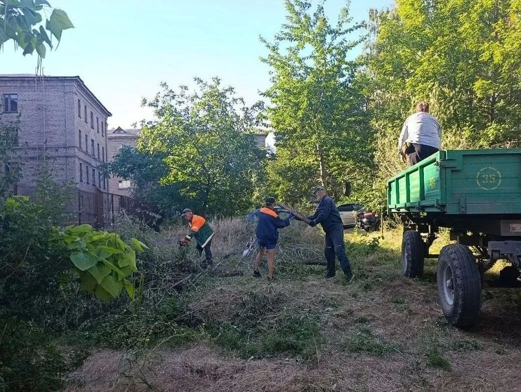 Коммунальными службами проведены работы на территории города Коммунальными службами проведены работы на территории города