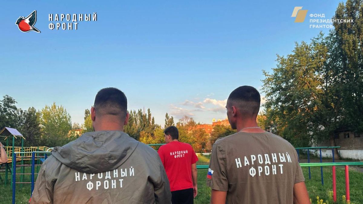 Снегири вышли на летнюю площадку, чтобы провести энергичную разминку на свежем воздухе! Снегири вышли на летнюю площадку, чтобы провести энергичную разминку на свежем воздухе!