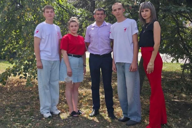 Первые Свердловска – призеры Всероссийского конкурса первичных отделений «Первые в науке» Первые Свердловска – призеры Всероссийского конкурса первичных отделений «Первые в науке»