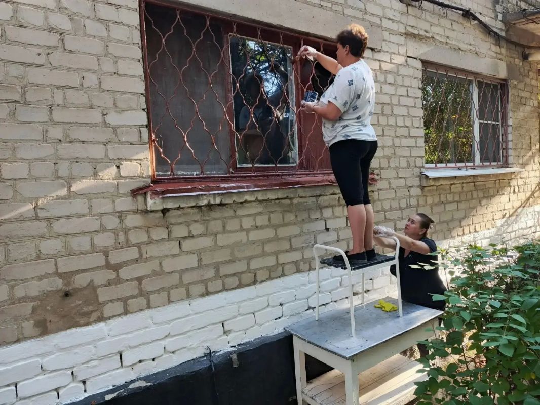 В ГБДОУ ЛНР "Краснолучский ясли-сад № 11 "Ромашка" полным ходом идут ремонтные работы В ГБДОУ ЛНР "Краснолучский ясли-сад № 11 "Ромашка" полным ходом идут ремонтные работы