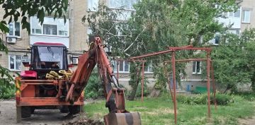 Виктор Водолацкий: В Ровеньках ЛНР продолжается обновление внутриквартальных дорог