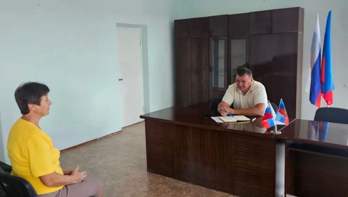 Заместитель главы Администрации Краснолучского городского округа Олег Бабченко провёл выездной приём граждан Заместитель главы Администрации Краснолучского городского округа Олег Бабченко провёл выездной приём граждан
