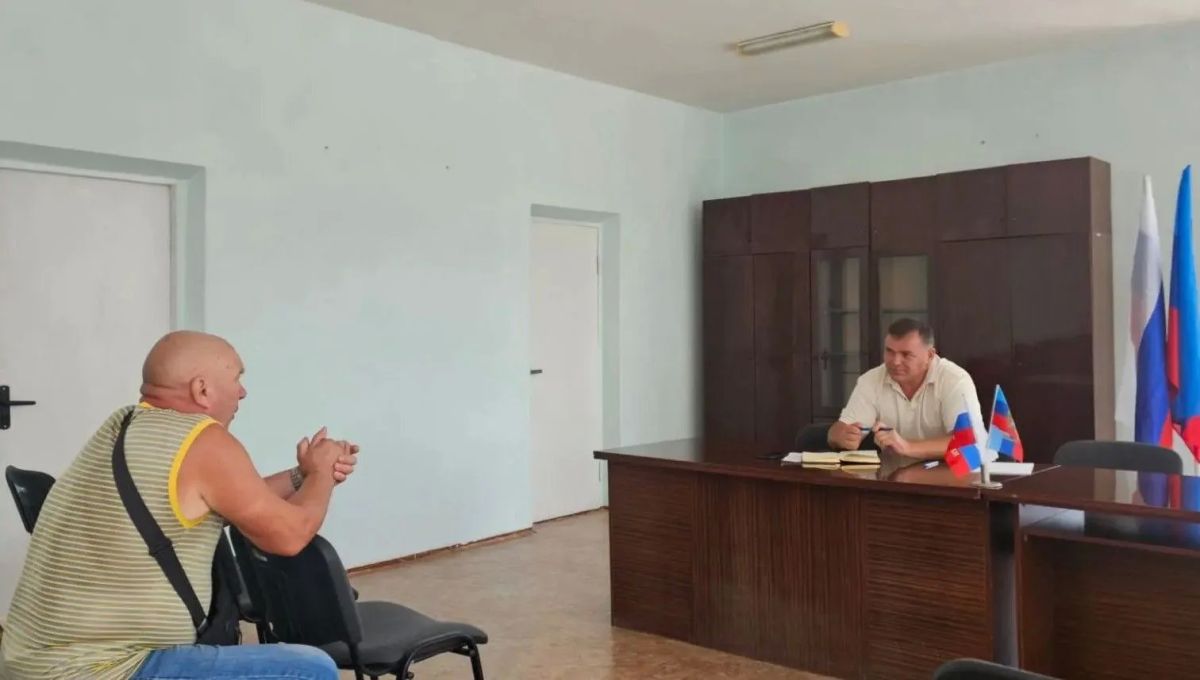 Заместитель главы Администрации Краснолучского городского округа Олег Бабченко провёл выездной приём граждан Заместитель главы Администрации Краснолучского городского округа Олег Бабченко провёл выездной приём граждан