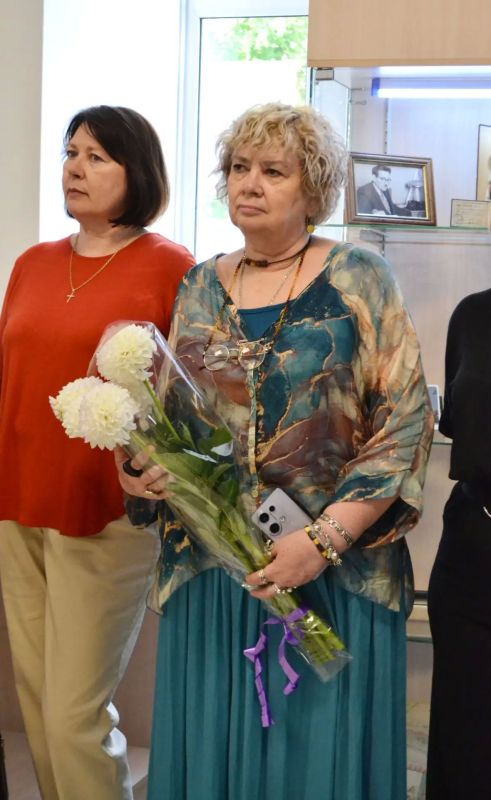 Сегодня в Луганске произошло открылась выставка, приуроченная к 90-летию Парка культуры и отдыха имени М. Горького. Ее главным героем стал создатель этого зеленого оазиса — выдающийся архитектор Александр Степанович Шеремет Сегодня в Луганске произошло открылась выставка, приуроченная к 90-летию Парка культуры и отдыха имени М. Горького. Ее главным героем стал создатель этого зеленого оазиса — выдающийся архитектор Александр Степанович Шеремет