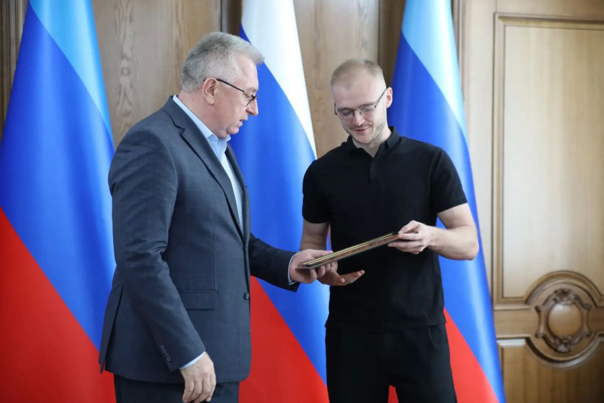 В Луганске наградили участников международной патриотической акции «Диктант Победы» В Луганске наградили участников международной патриотической акции «Диктант Победы»