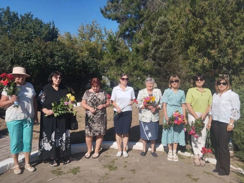 У памятного знака воинам, героически оборонявшим и погибшим в боях в августе 2014 года за город Миусинск, состоялась памятная церемония возложения цветов посвященная двенадцатой годовщине трагических событий, связанных с... У памятного знака воинам, героически оборонявшим и погибшим в боях в августе 2014 года за город Миусинск, состоялась памятная церемония возложения цветов посвященная двенадцатой годовщине трагических событий, связанных с...