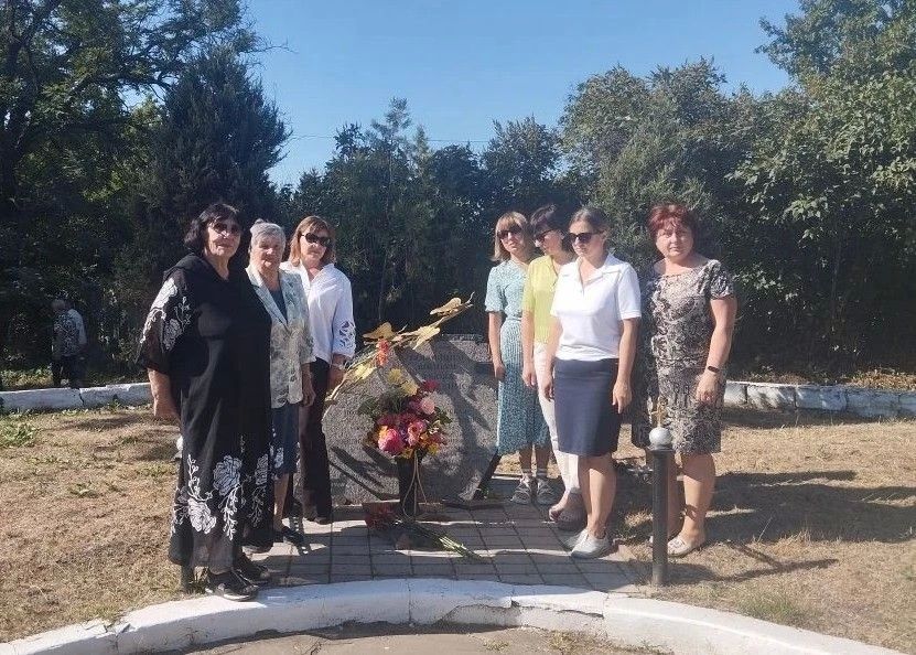 У памятного знака воинам, героически оборонявшим и погибшим в боях в августе 2014 года за город Миусинск, состоялась памятная церемония возложения цветов посвященная двенадцатой годовщине трагических событий, связанных с... У памятного знака воинам, героически оборонявшим и погибшим в боях в августе 2014 года за город Миусинск, состоялась памятная церемония возложения цветов посвященная двенадцатой годовщине трагических событий, связанных с...