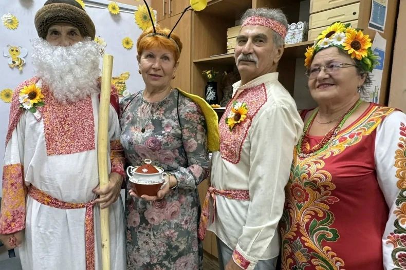 Медовый Спас отметили получатели социальных услуг Свердловского КЦСОН Медовый Спас отметили получатели социальных услуг Свердловского КЦСОН