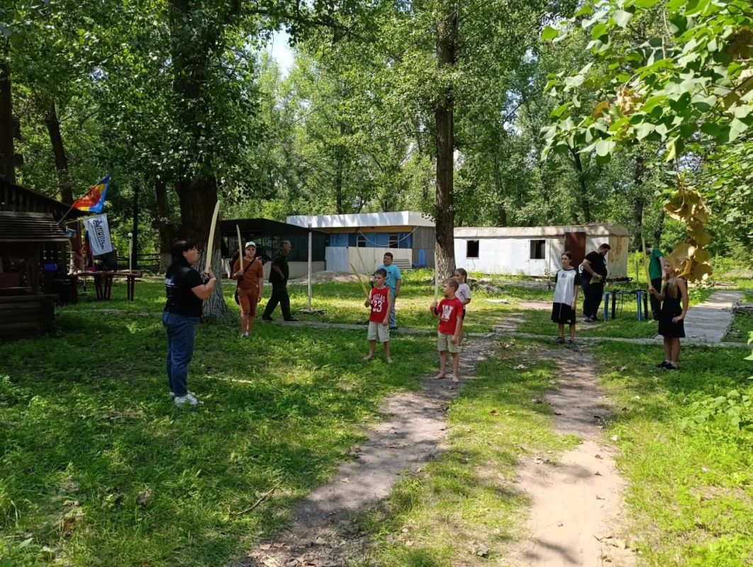 Солнце, звон стали и задорный детский смех – именно так начался наш долгожданный летний лагерь проекта «Казачий нрав» Солнце, звон стали и задорный детский смех – именно так начался наш долгожданный летний лагерь проекта «Казачий нрав»