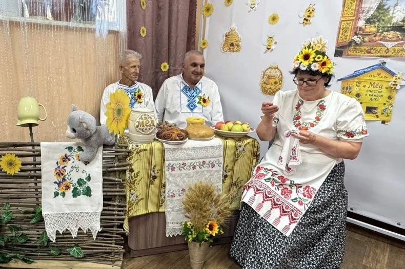 Медовый Спас отметили получатели социальных услуг Свердловского КЦСОН Медовый Спас отметили получатели социальных услуг Свердловского КЦСОН