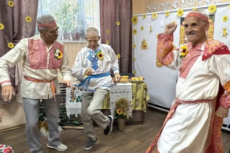 Медовый Спас отметили получатели социальных услуг Свердловского КЦСОН Медовый Спас отметили получатели социальных услуг Свердловского КЦСОН