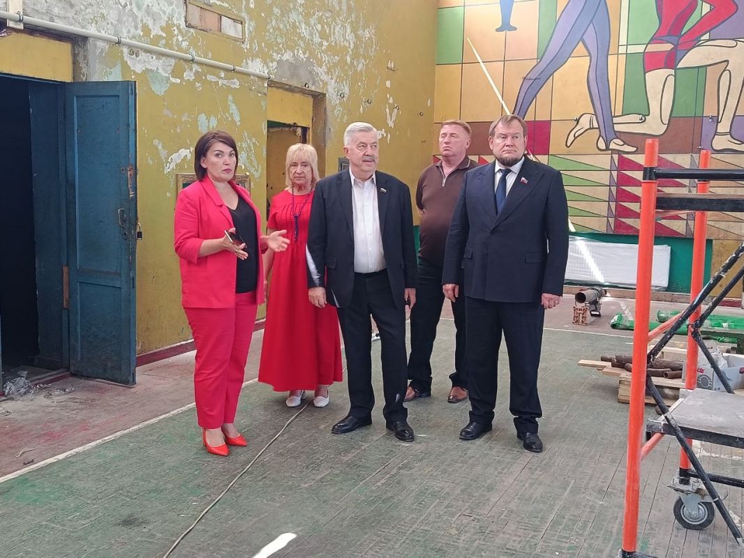 Сегодня Секретарь Станично-Луганского отделения партии "Единая Россия" , Председатель Совета муниципального округа Татьяна Пономарева совместно с Депутатом государственной думы Водолацким Виктором Петровичем и Заместителем... Сегодня Секретарь Станично-Луганского отделения партии "Единая Россия" , Председатель Совета муниципального округа Татьяна Пономарева совместно с Депутатом государственной думы Водолацким Виктором Петровичем и Заместителем...