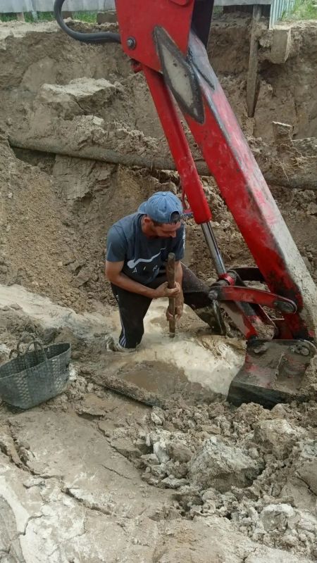 Сотрудники МУП КМО "Кременское ВКХ" демонстрируют небывалую стойкость и самоотверженность Сотрудники МУП КМО "Кременское ВКХ" демонстрируют небывалую стойкость и самоотверженность
