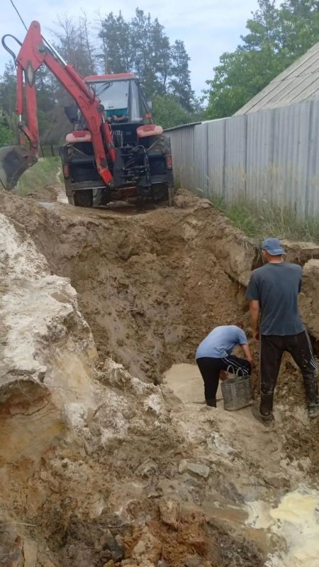 Сотрудники МУП КМО "Кременское ВКХ" демонстрируют небывалую стойкость и самоотверженность Сотрудники МУП КМО "Кременское ВКХ" демонстрируют небывалую стойкость и самоотверженность