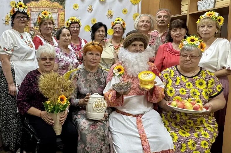 Медовый Спас отметили получатели социальных услуг Свердловского КЦСОН Медовый Спас отметили получатели социальных услуг Свердловского КЦСОН