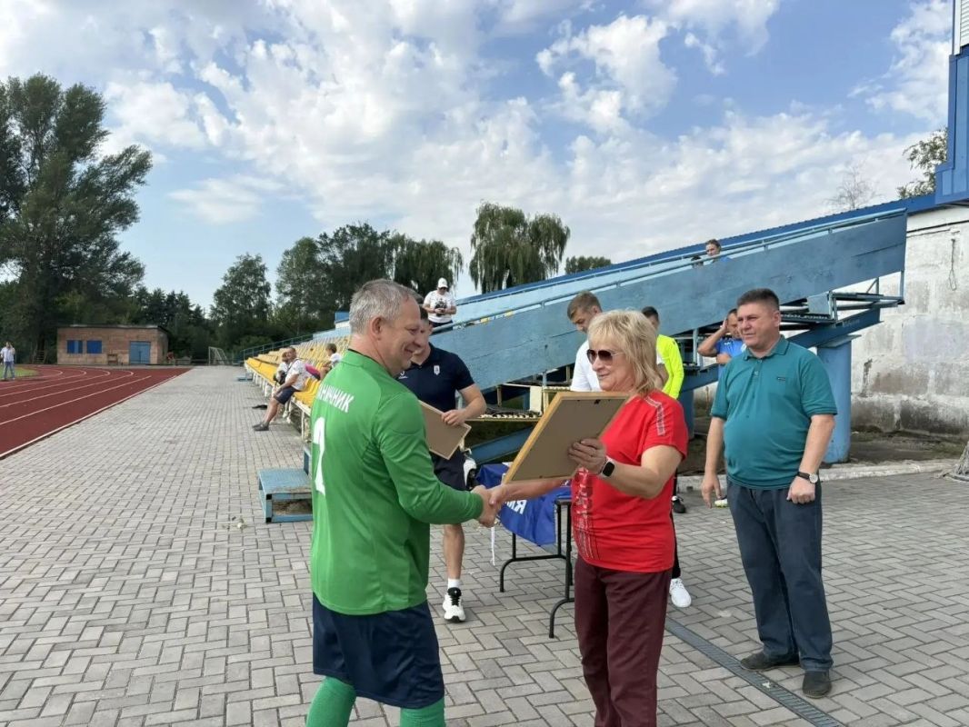 Сегодня глава Станично-Луганского МО Альберт Зинченко совместно с секретарём Единой России Станично-Луганского МО Татьяной Пономаревой и депутатом Единой России Коротаевым Игорем Сергеевичем приняли участие в открытии... Сегодня глава Станично-Луганского МО Альберт Зинченко совместно с секретарём Единой России Станично-Луганского МО Татьяной Пономаревой и депутатом Единой России Коротаевым Игорем Сергеевичем приняли участие в открытии...