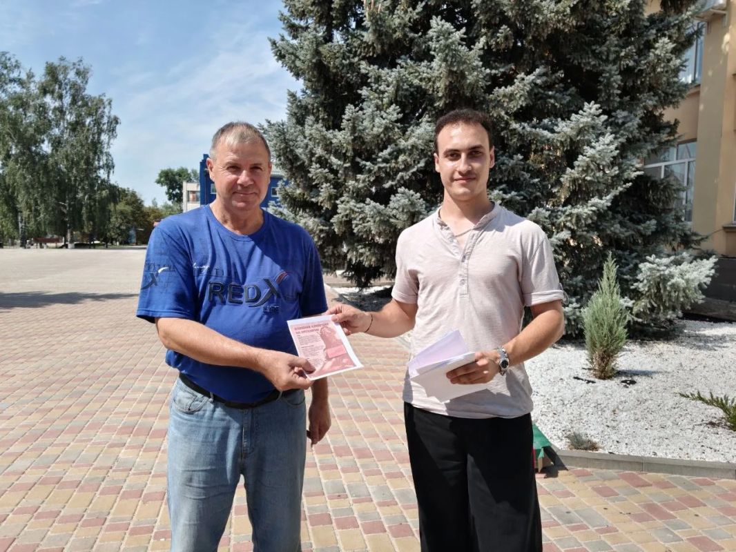 12 августа специалисты Новоайдарского районного дома культуры провели профилактическую акцию «Алкоголизм — привычка, а не болезнь»