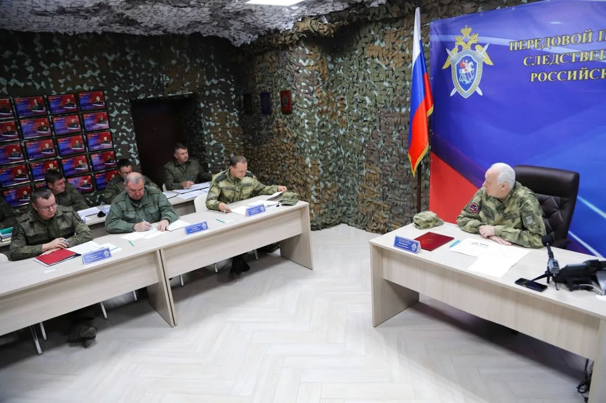 Председатель СК РФ Александр Бастрыкин провел оперативное совещание в Луганске Председатель СК РФ Александр Бастрыкин провел оперативное совещание в Луганске