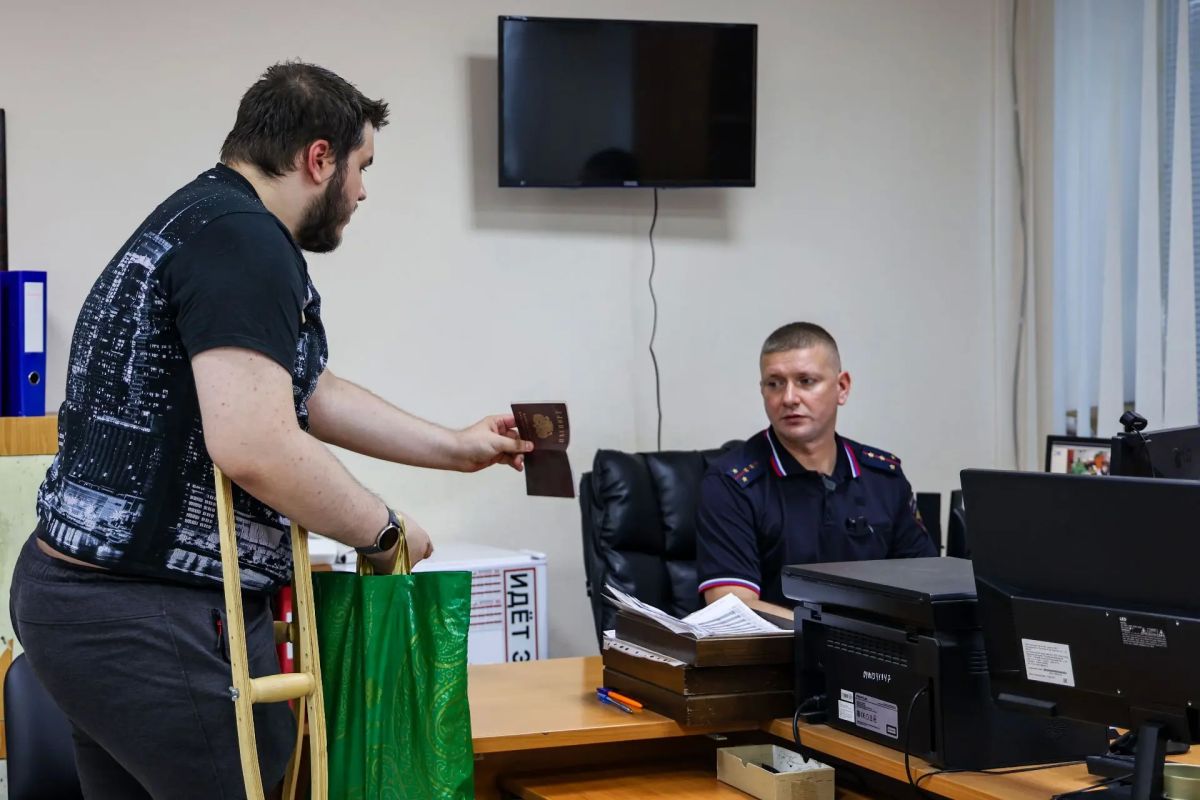 Сотрудники Луганской Госавтоинспекции приняли экзамены на управление транспортным средством у кандидатов с ограниченными возможностями Сотрудники Луганской Госавтоинспекции приняли экзамены на управление транспортным средством у кандидатов с ограниченными возможностями