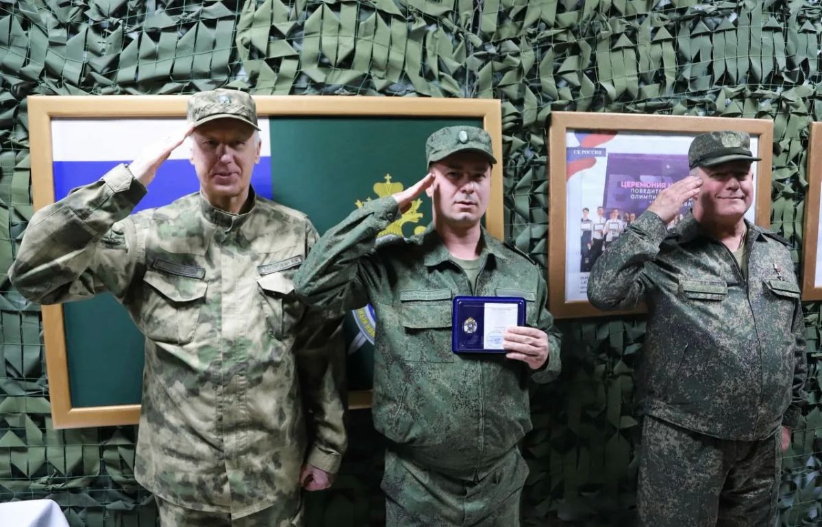 Председатель СК РФ Александр Бастрыкин провел оперативное совещание в Луганске Председатель СК РФ Александр Бастрыкин провел оперативное совещание в Луганске