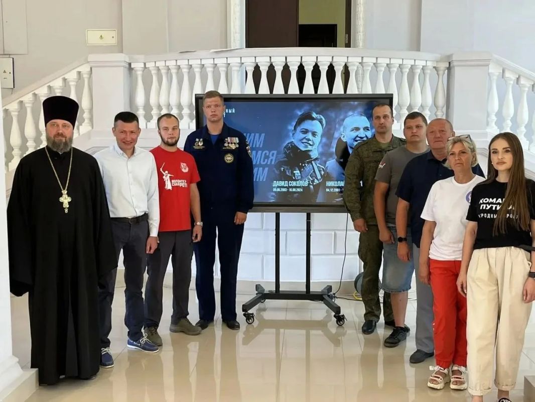 В Луганске прошло памятное мероприятие в честь погибших волонтеров Народного фронта В Луганске прошло памятное мероприятие в честь погибших волонтеров Народного фронта
