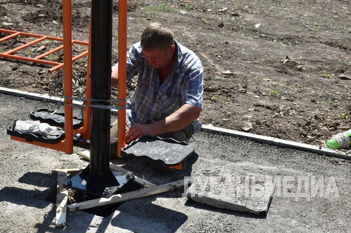В Антраците близится к финалу реконструкция сквера на ул. Урицкого В Антраците близится к финалу реконструкция сквера на ул. Урицкого