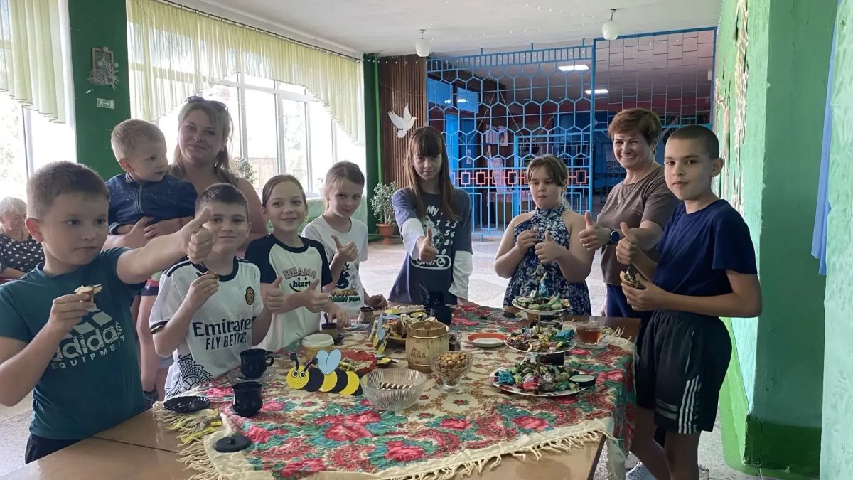 В Доме культуры посёлка Червоный Прапор прошёл мастер-класс «Пчёлка-труженица» В Доме культуры посёлка Червоный Прапор прошёл мастер-класс «Пчёлка-труженица»