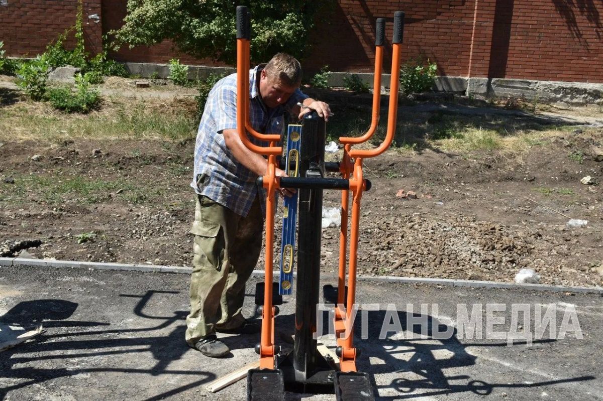 В Антраците близится к финалу реконструкция сквера на ул. Урицкого В Антраците близится к финалу реконструкция сквера на ул. Урицкого
