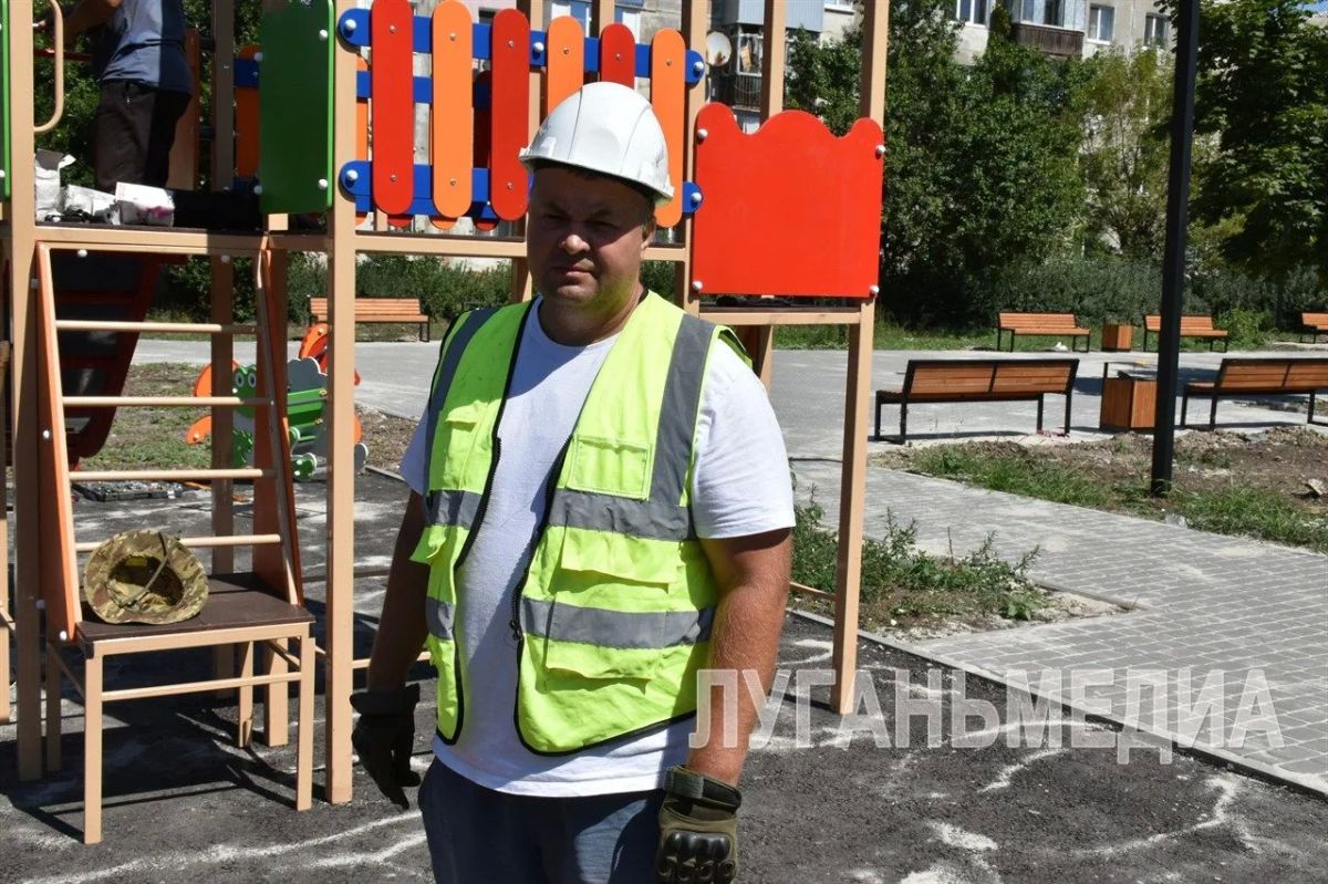 В Антраците близится к финалу реконструкция сквера на ул. Урицкого В Антраците близится к финалу реконструкция сквера на ул. Урицкого