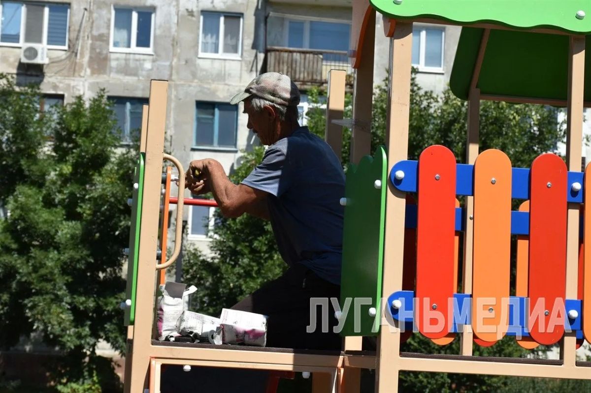 В Антраците близится к финалу реконструкция сквера на ул. Урицкого В Антраците близится к финалу реконструкция сквера на ул. Урицкого