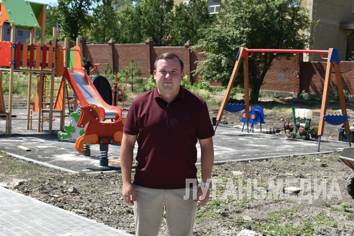 В Антраците близится к финалу реконструкция сквера на ул. Урицкого В Антраците близится к финалу реконструкция сквера на ул. Урицкого