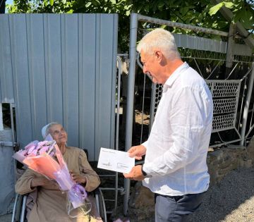 Сергей Козенко: Сегодня поздравил жительницу города Краснодона Лидию Сергеевну Борцову с ее 92-м днем рождения