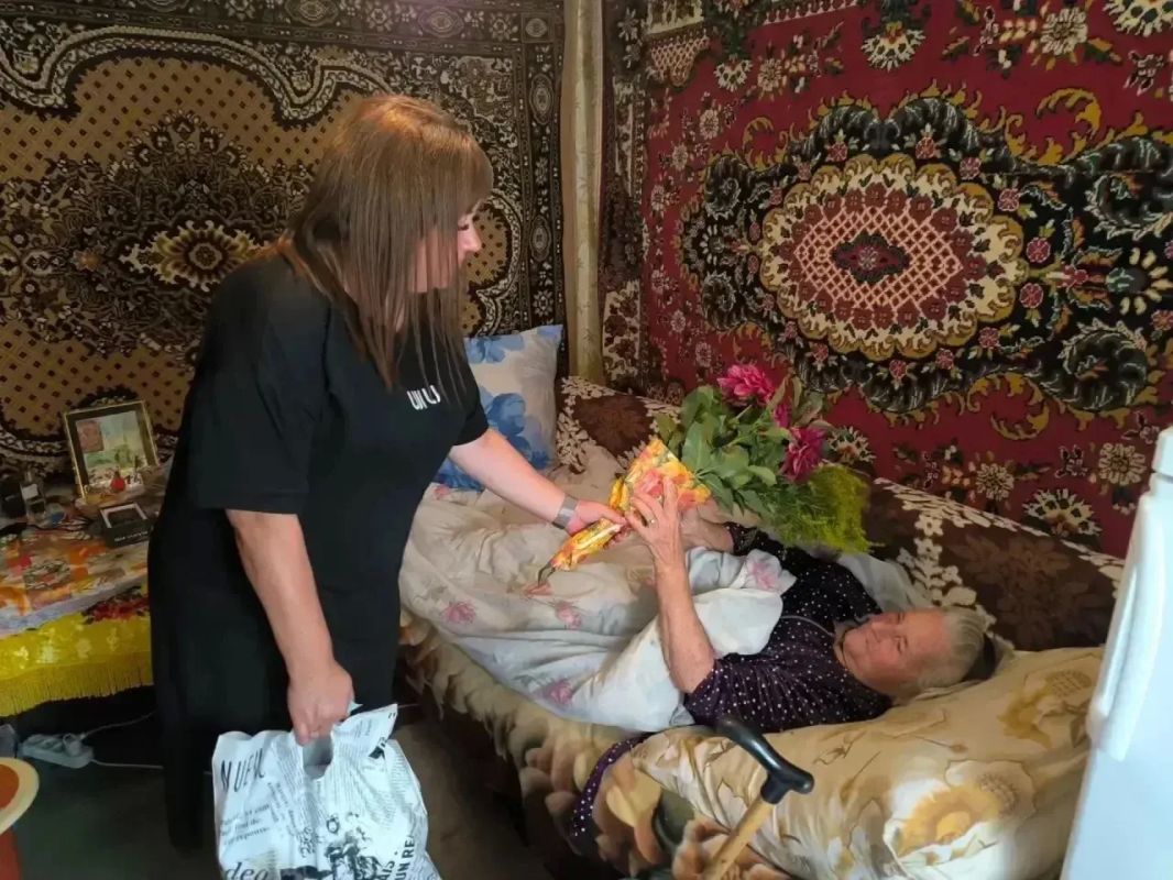 Петровский отдел жизнеобеспечения поздравил Евсееву Неллю Алексеевну с юбилеем! Петровский отдел жизнеобеспечения поздравил Евсееву Неллю Алексеевну с юбилеем!