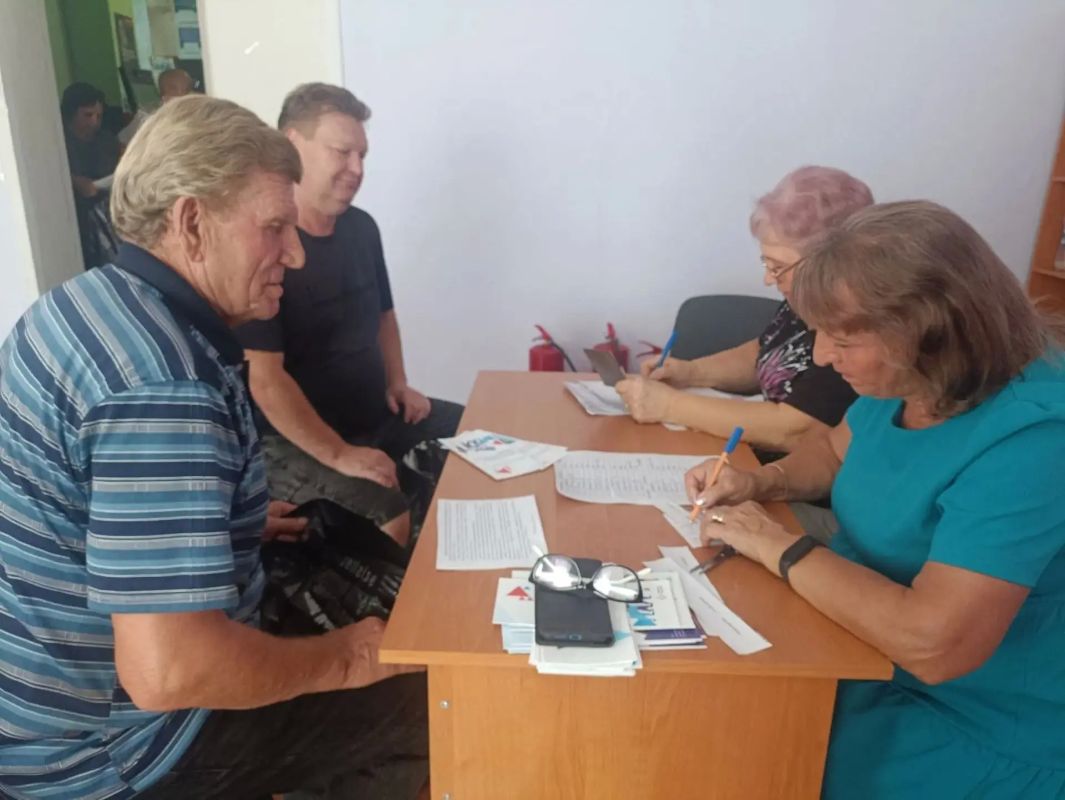 В рамках работы выездного мобильного офиса специалистами филиала № 13 ГКУ ЛНР «РЦСЗН» был осуществлен плановый выездной прием в пгт В рамках работы выездного мобильного офиса специалистами филиала № 13 ГКУ ЛНР «РЦСЗН» был осуществлен плановый выездной прием в пгт