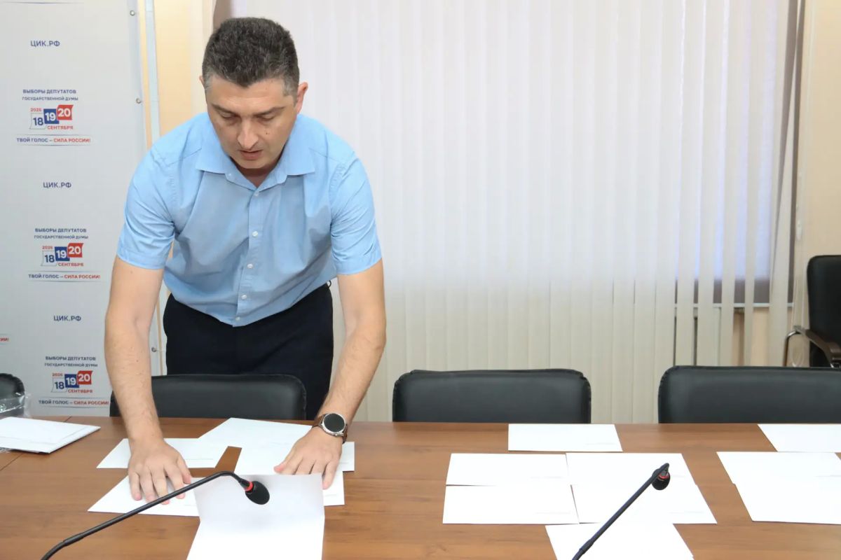 В Луганске состоялась жеребьевка по распределению бесплатного эфирного времени и печатной площади между политическими партиями и кандидатами в депутаты Госдумы В Луганске состоялась жеребьевка по распределению бесплатного эфирного времени и печатной площади между политическими партиями и кандидатами в депутаты Госдумы