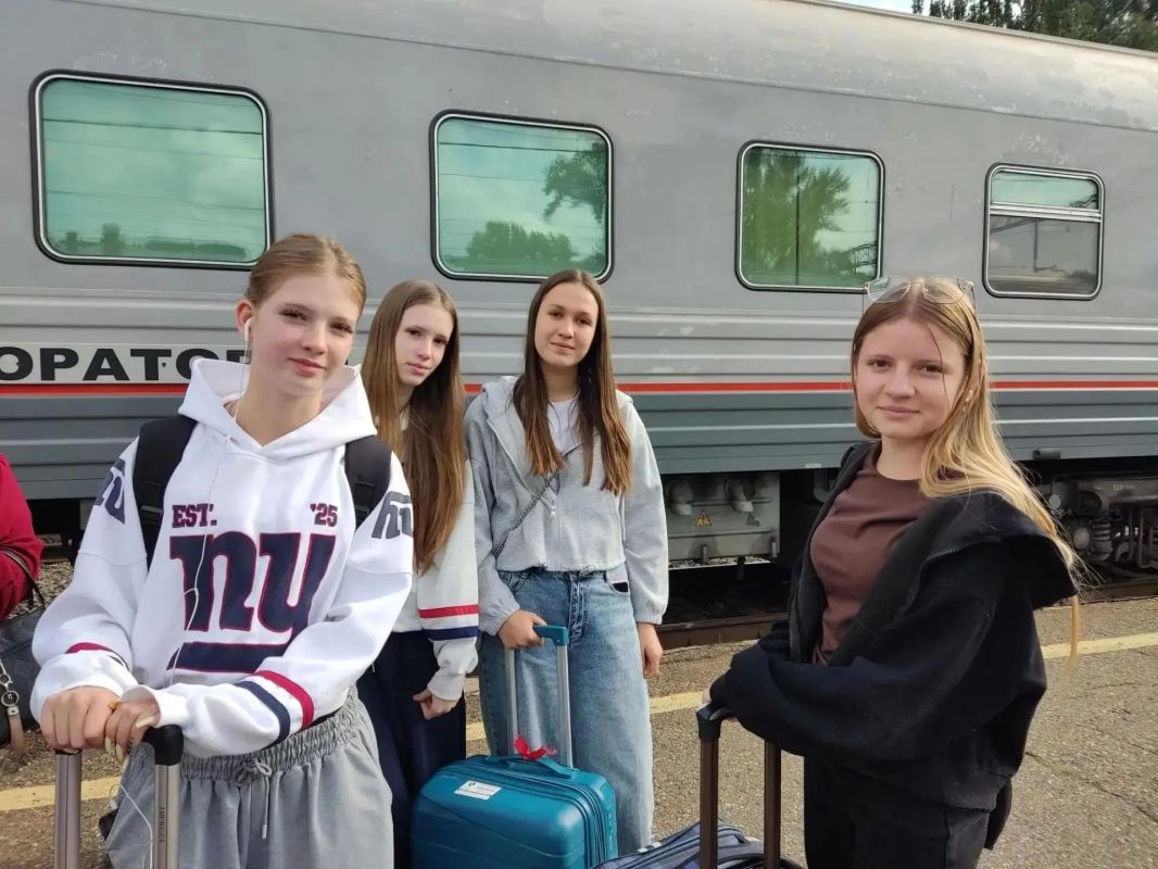 Школьники из ЛНР приехали в Уфу на «Университетскую смену» Школьники из ЛНР приехали в Уфу на «Университетскую смену»