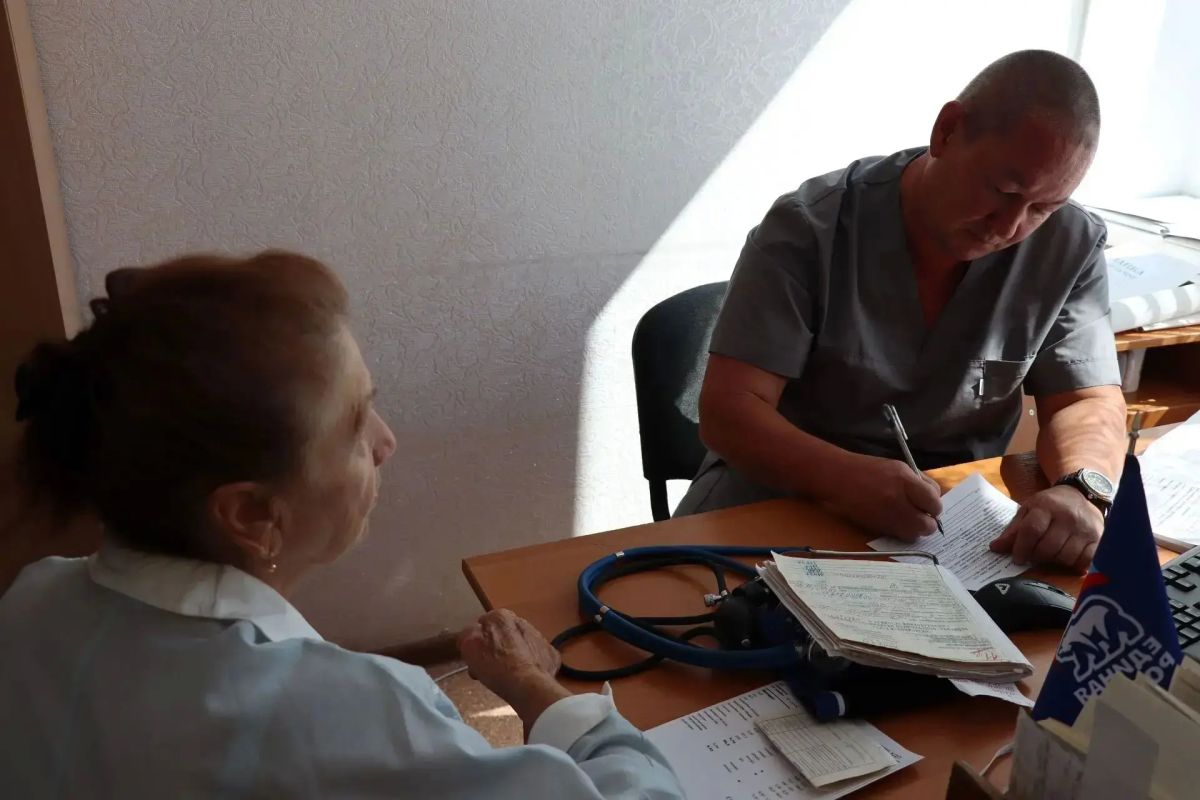Врачи из Прикамья продолжают оказывать медпомощь жителям Северодонецка Врачи из Прикамья продолжают оказывать медпомощь жителям Северодонецка