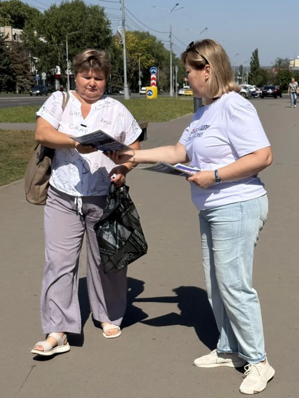 ЛДПР рядом с людьми. Актив Луганского регионального отделения ЛДПР совместно с Молодёжной организацией Луганского РО ЛДПР продолжает проводить встречи с жителями города ЛДПР рядом с людьми. Актив Луганского регионального отделения ЛДПР совместно с Молодёжной организацией Луганского РО ЛДПР продолжает проводить встречи с жителями города
